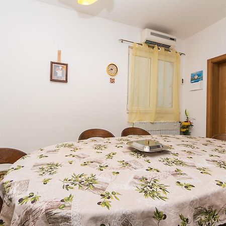 Apartments By The Sea Brist, Makarska - 15714 Podaca Phòng bức ảnh